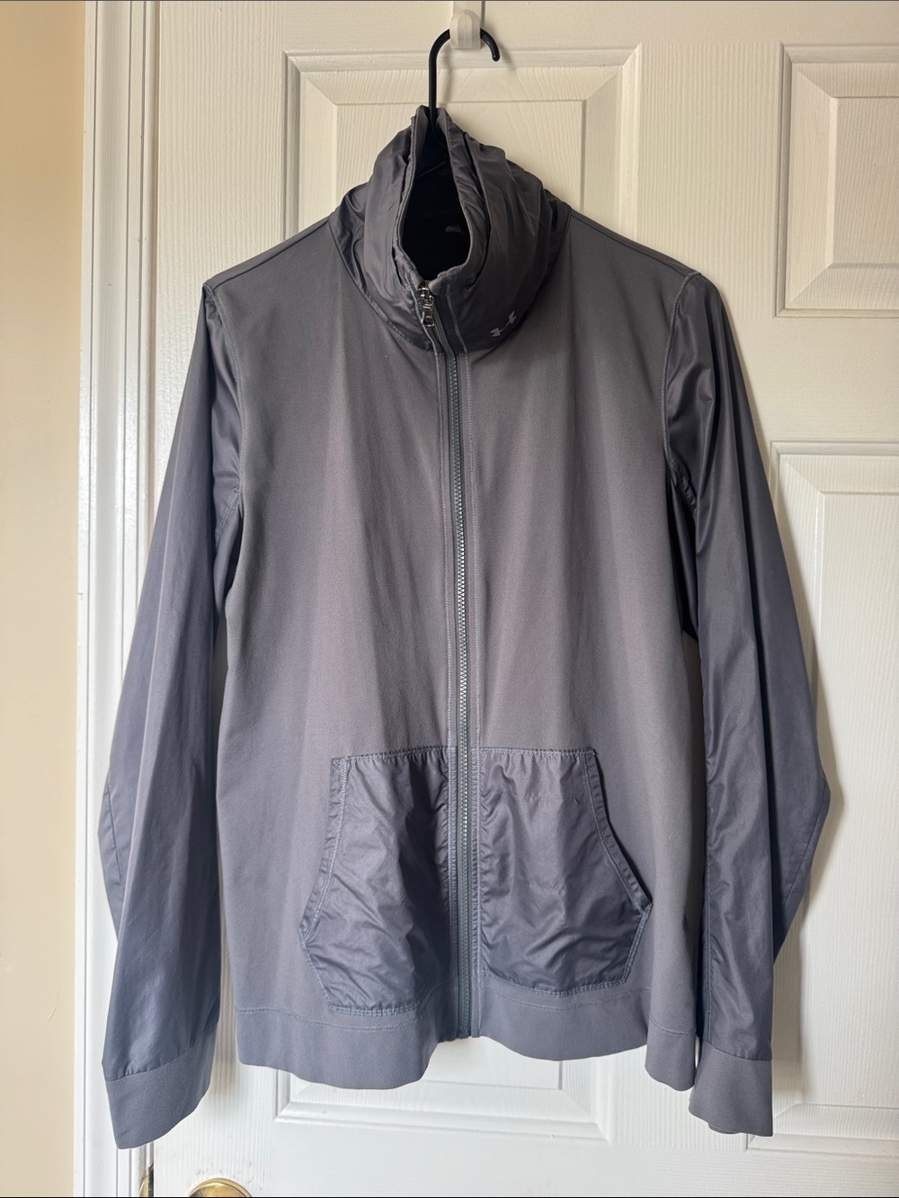 Under Armour Women's Gray Lightweight Full-Zip Shirt Jacket